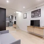 Elegant Apartment In Paris\' Historic Center