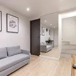 Elegant Apartment In Paris\' Historic Center