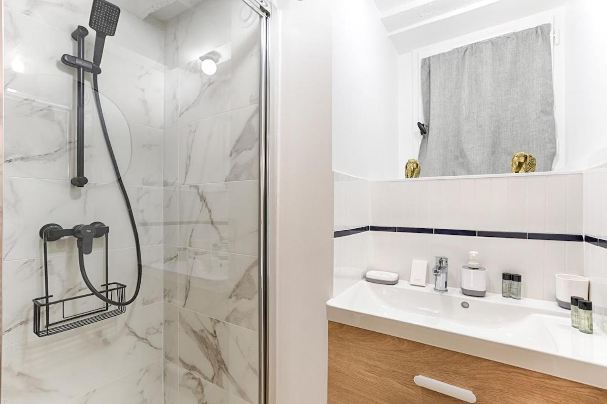 Elegant In Paris' Historic Center Apartment