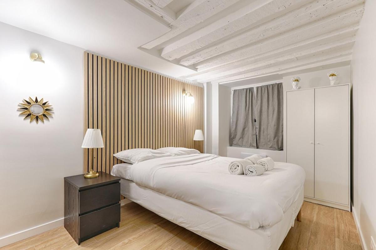 Elegant In Paris' Historic Center Apartment